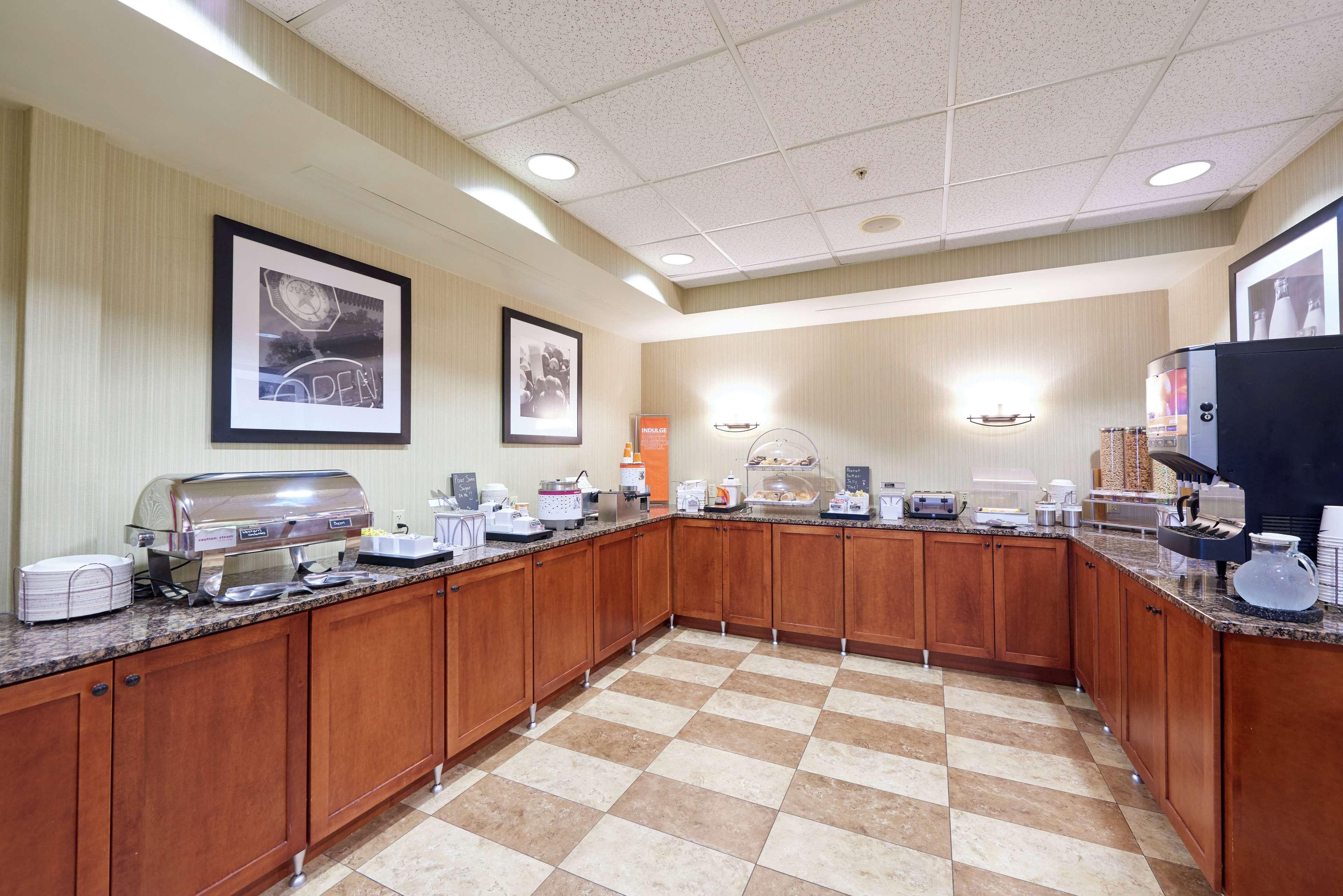 Hampton Inn Massillon Bagian luar foto