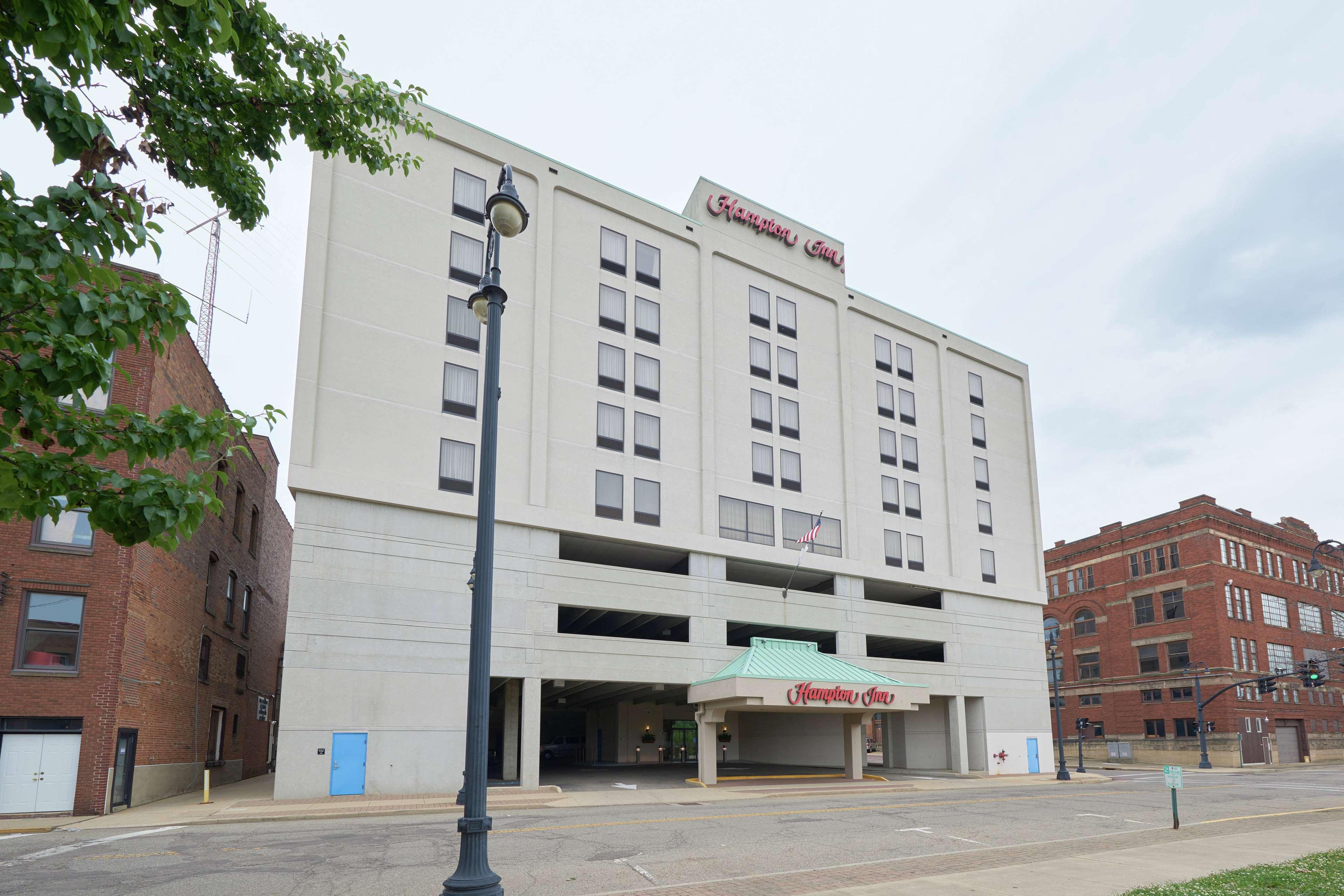 Hampton Inn Massillon Bagian luar foto