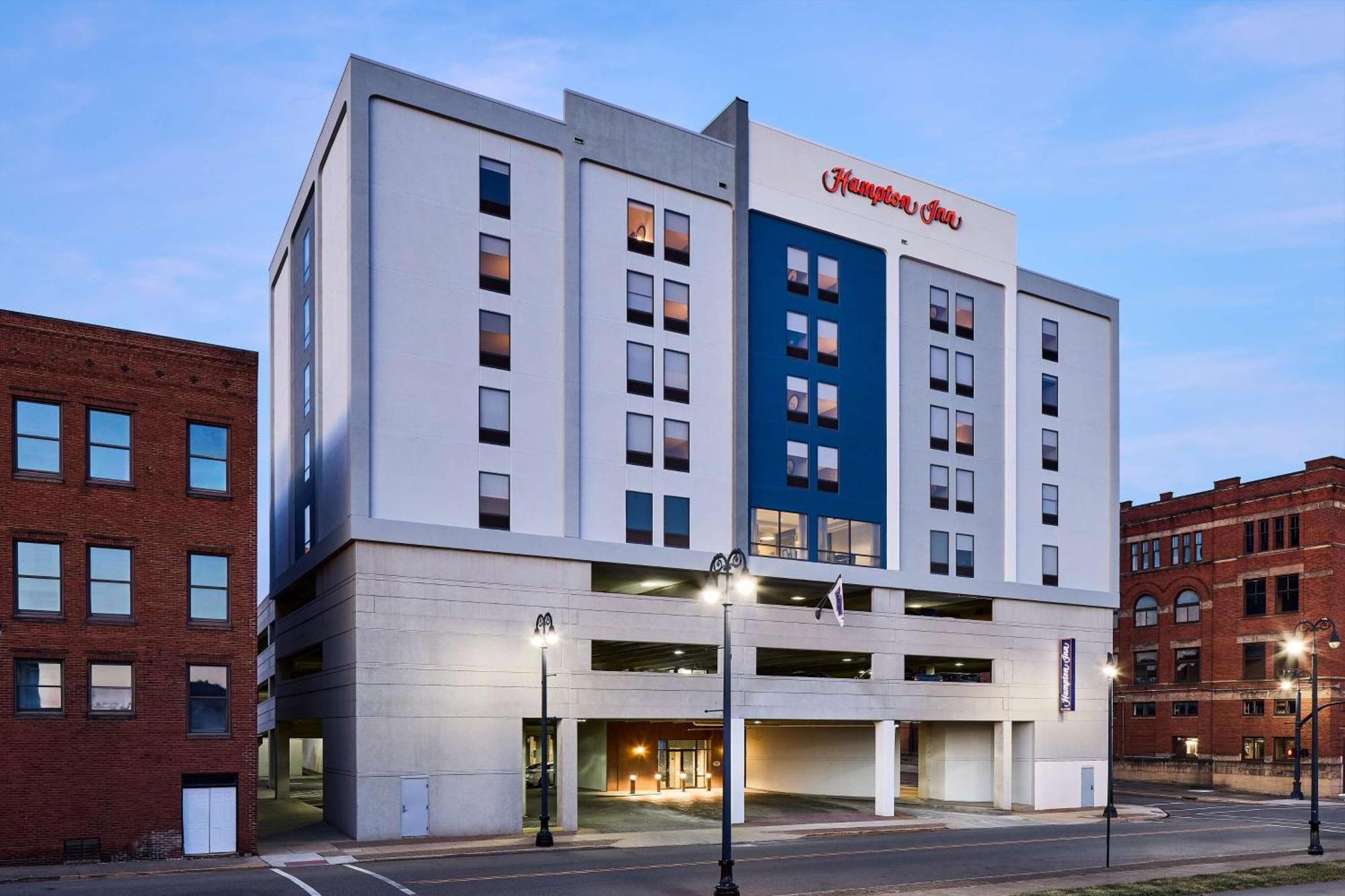 Hampton Inn Massillon Bagian luar foto